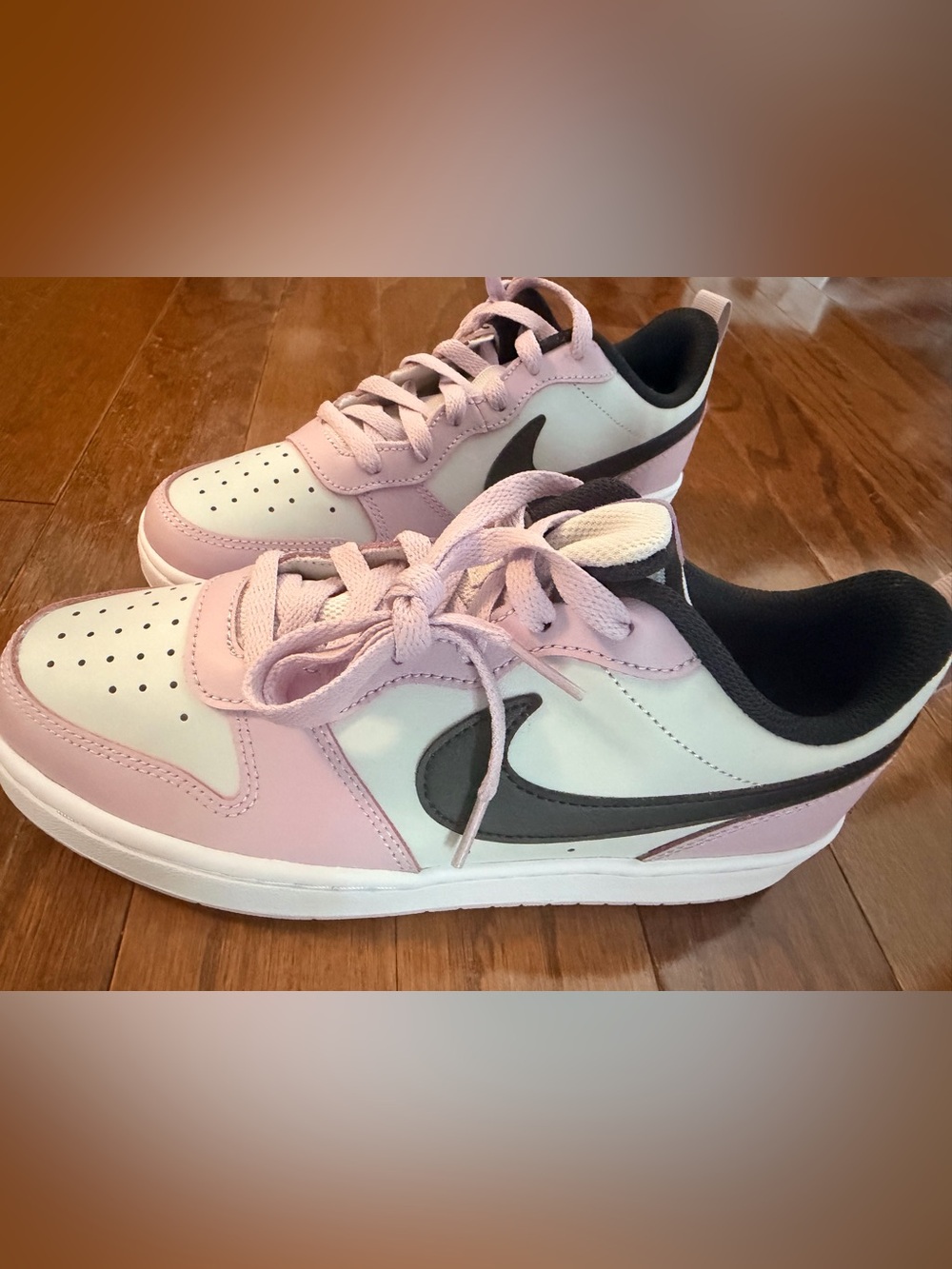 Nike Court Vision Low–style sneaker